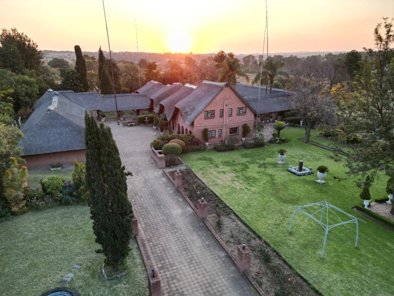 Owls Loft Guest House Midrand Exterior foto